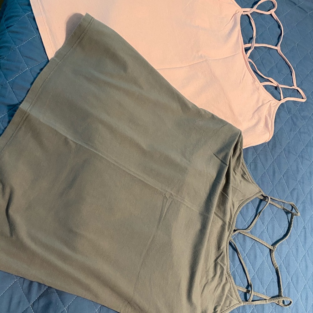 No boundaries Two XL tanks great condition